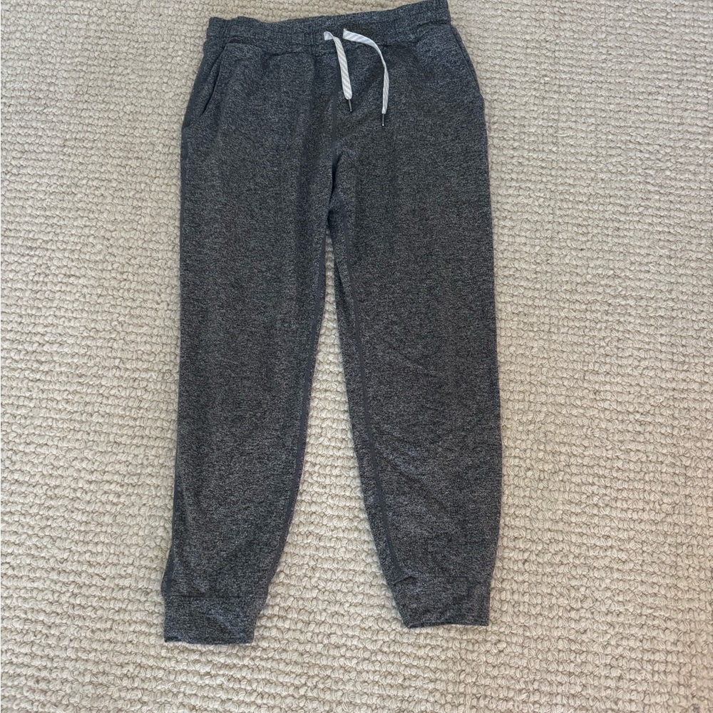 Vuori Performance Joggers Size Small